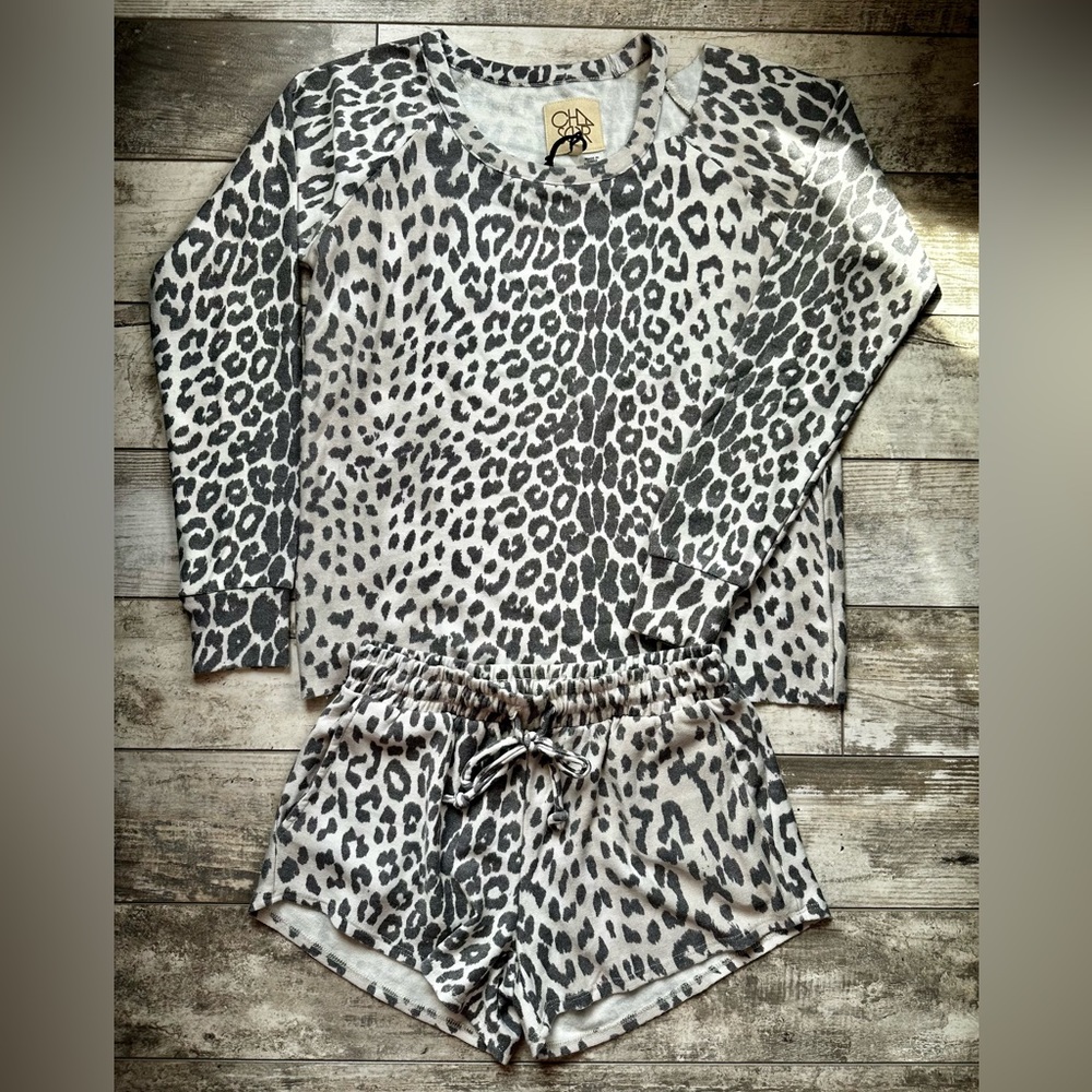 Chaser Gray Cheetah Lounge Set